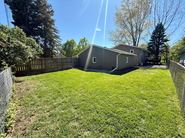 1621 40th Street NW, Rochester, MN 55901