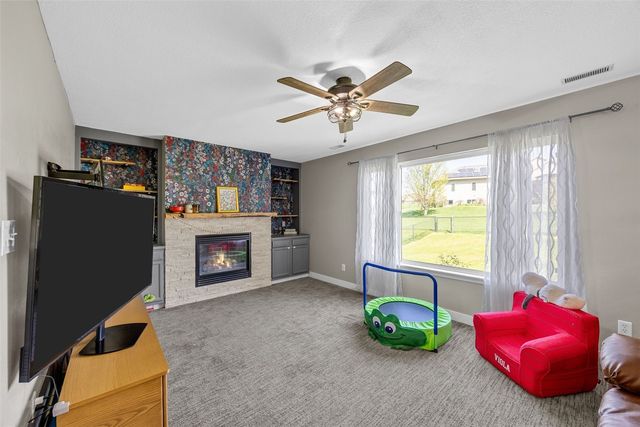 3340 London Way, Marion, IA 52302