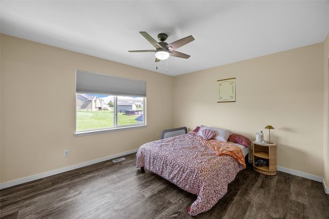 3340 London Way, Marion, IA 52302