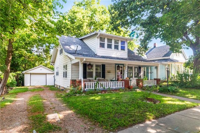 1116 W Maple Avenue, Independence, MO 64050