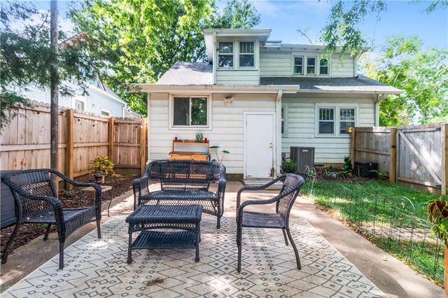 1116 W Maple Avenue, Independence, MO 64050