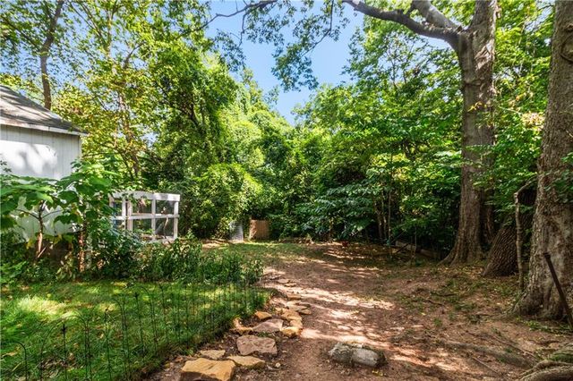 1116 W Maple Avenue, Independence, MO 64050