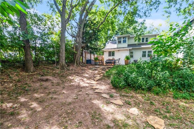 1116 W Maple Avenue, Independence, MO 64050