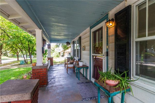 1116 W Maple Avenue, Independence, MO 64050