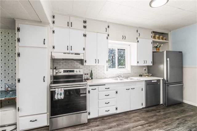 1116 W Maple Avenue, Independence, MO 64050