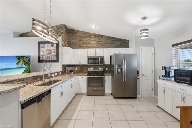 2038 NE 24th TER, Cape Coral, FL 33909
