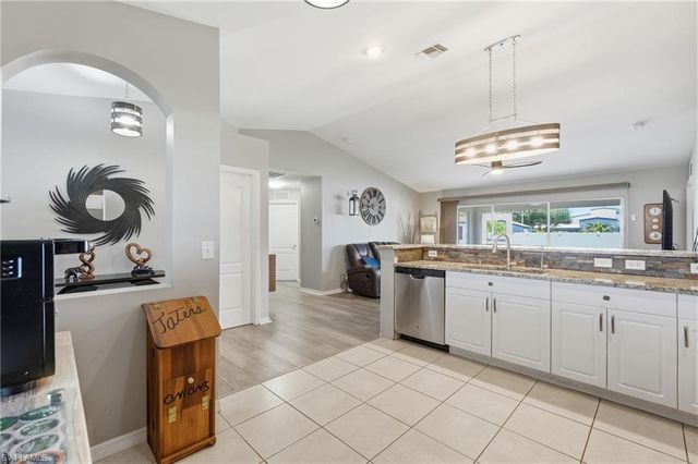 2038 NE 24th TER, Cape Coral, FL 33909