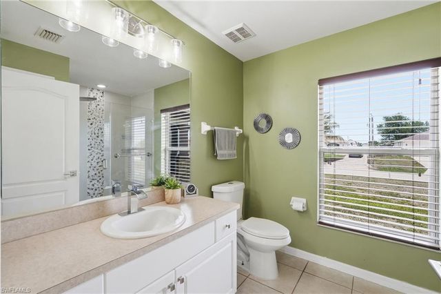 2038 NE 24th TER, Cape Coral, FL 33909