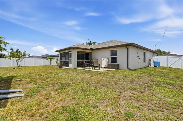 2038 NE 24th TER, Cape Coral, FL 33909