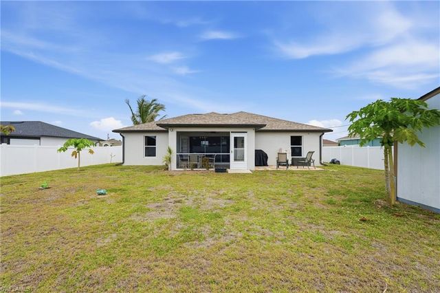 2038 NE 24th TER, Cape Coral, FL 33909