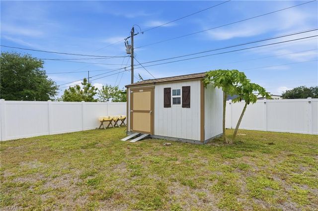 2038 NE 24th TER, Cape Coral, FL 33909