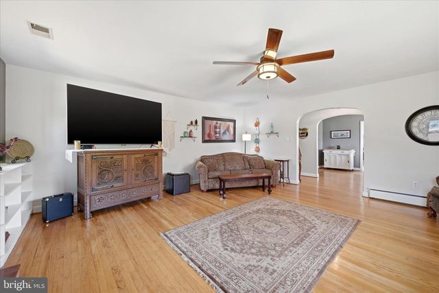 727 MORISON ST, Charles Town, WV 25414