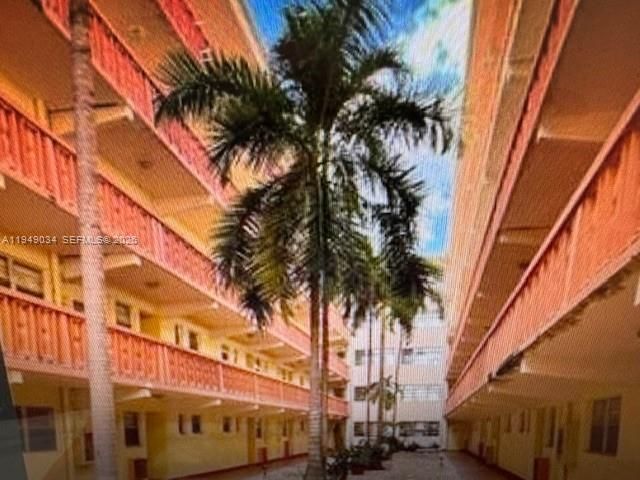 215 SE 3rd Ave 307B, Hallandale Beach, FL 33009