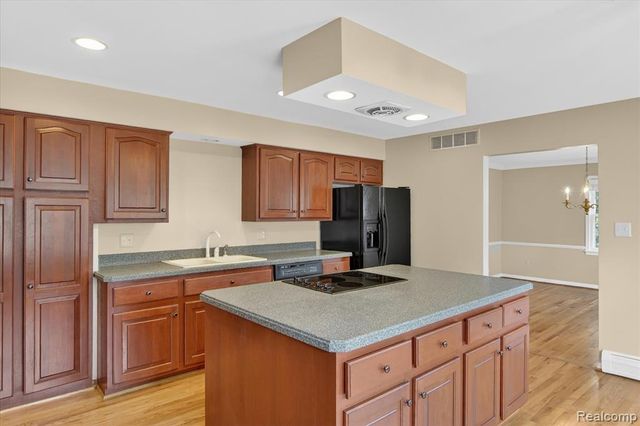 5447 Lahser Road, Bloomfield Hills, MI 48304