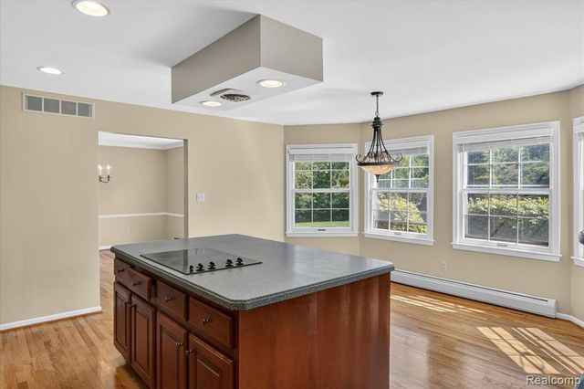 5447 Lahser Road, Bloomfield Hills, MI 48304