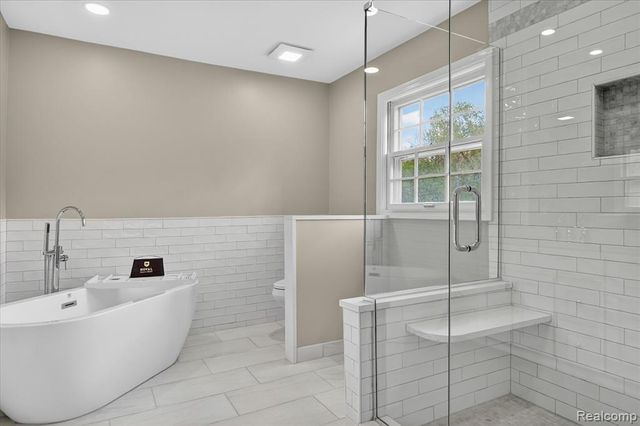 5447 Lahser Road, Bloomfield Hills, MI 48304