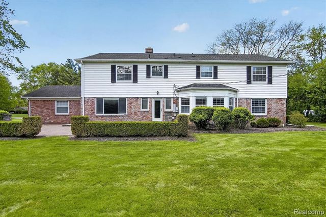 5447 Lahser Road, Bloomfield Hills, MI 48304