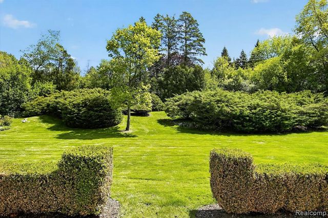 5447 Lahser Road, Bloomfield Hills, MI 48304
