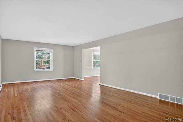 5447 Lahser Road, Bloomfield Hills, MI 48304