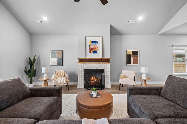 4400 SW Pawhuska Street, Bentonville, AR 72713