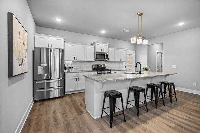 4400 SW Pawhuska Street, Bentonville, AR 72713