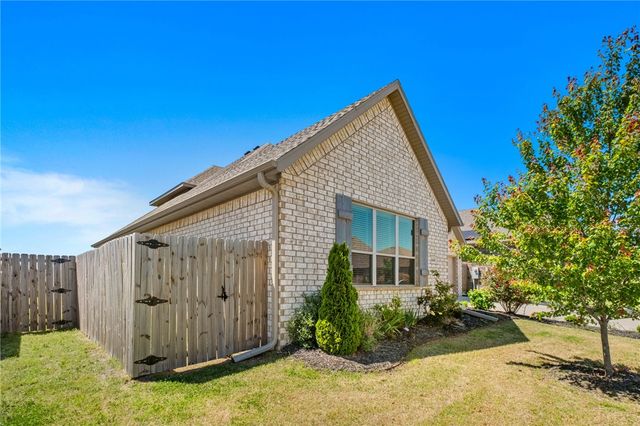 4400 SW Pawhuska Street, Bentonville, AR 72713