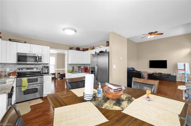 9 Compton Court, Greensboro, NC 27407