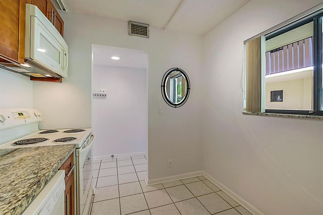 5160 Las Verdes Circle 117, Delray Beach, FL 33484