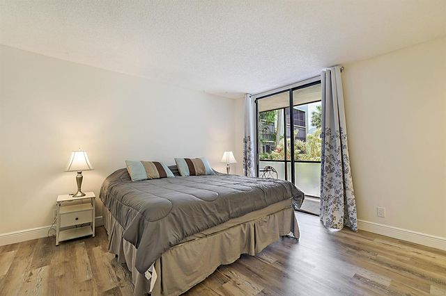 5160 Las Verdes Circle 117, Delray Beach, FL 33484