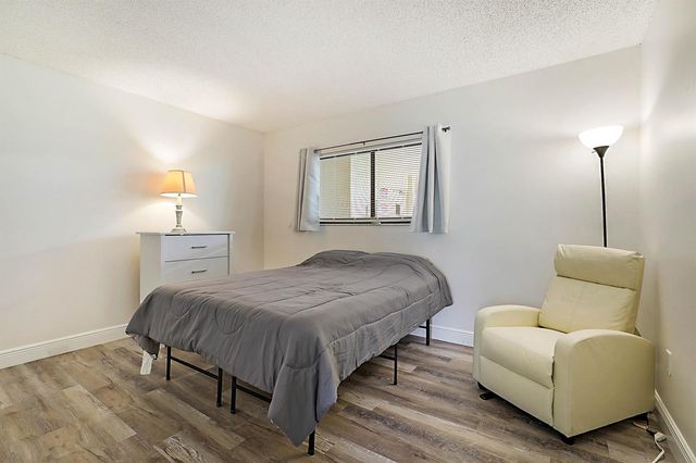 5160 Las Verdes Circle 117, Delray Beach, FL 33484