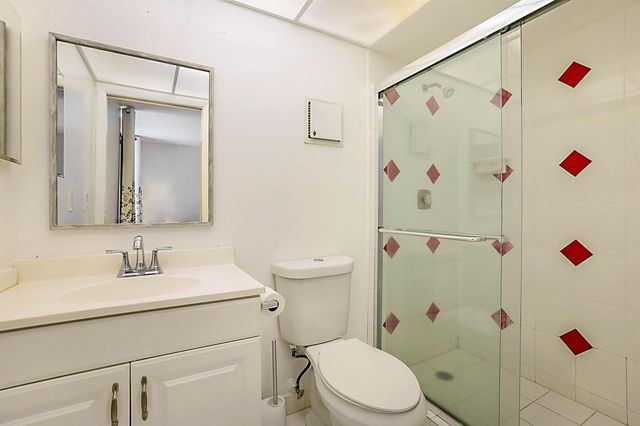 5160 Las Verdes Circle 117, Delray Beach, FL 33484