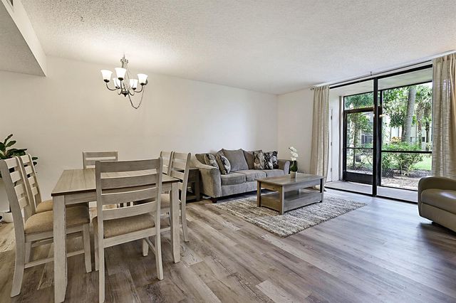 5160 Las Verdes Circle 117, Delray Beach, FL 33484
