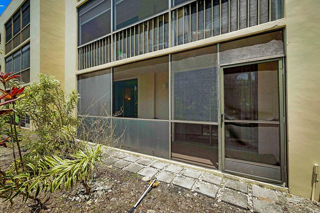 5160 Las Verdes Circle 117, Delray Beach, FL 33484