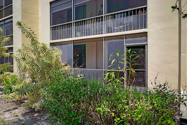 5160 Las Verdes Circle 117, Delray Beach, FL 33484