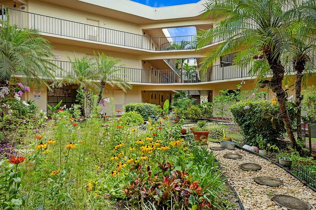 5160 Las Verdes Circle 117, Delray Beach, FL 33484