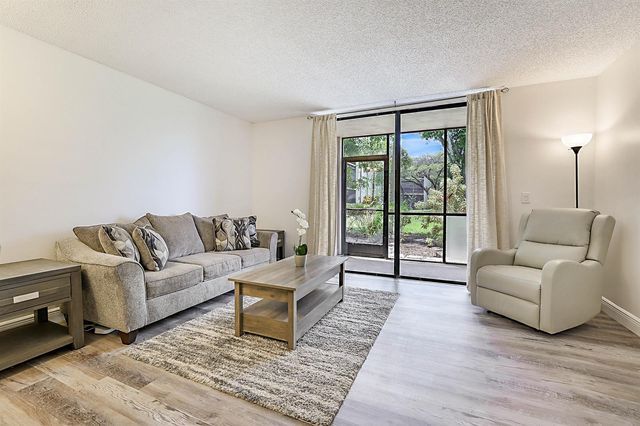 5160 Las Verdes Circle 117, Delray Beach, FL 33484