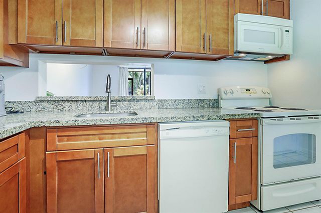5160 Las Verdes Circle 117, Delray Beach, FL 33484