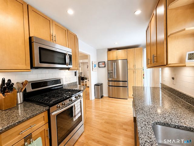 385 Unquowa Road 385, Fairfield, CT 06824