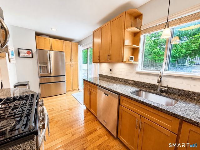385 Unquowa Road 385, Fairfield, CT 06824
