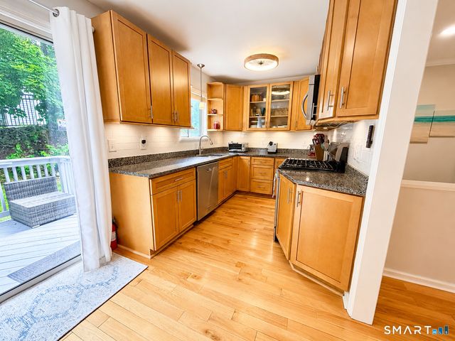 385 Unquowa Road 385, Fairfield, CT 06824