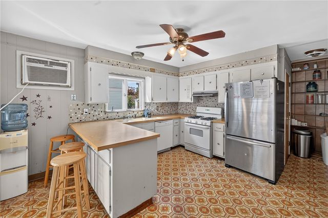 27 Ferncrest Boulevard, North Providence, RI 02911