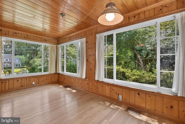 8112 RAYBURN RD, Bethesda, MD 20817