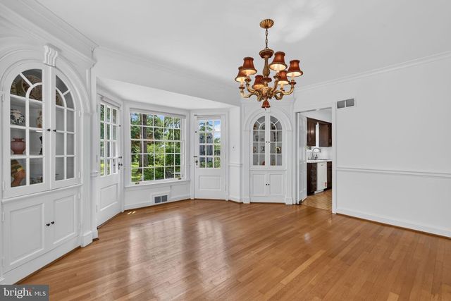 8112 RAYBURN RD, Bethesda, MD 20817