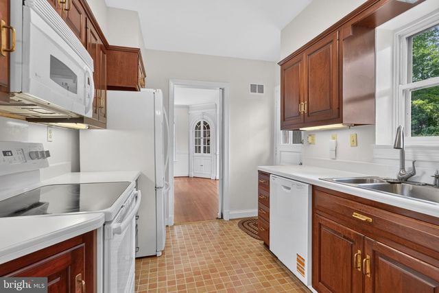 8112 RAYBURN RD, Bethesda, MD 20817