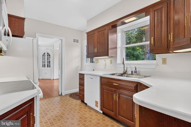 8112 RAYBURN RD, Bethesda, MD 20817