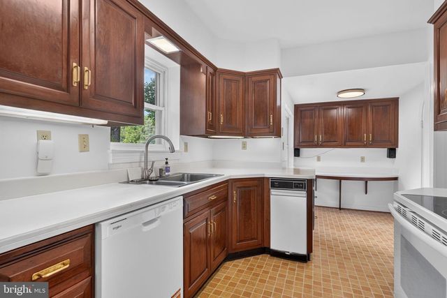 8112 RAYBURN RD, Bethesda, MD 20817