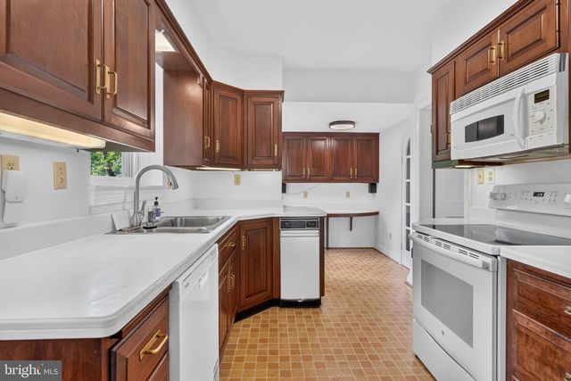 8112 RAYBURN RD, Bethesda, MD 20817