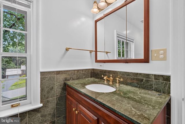 8112 RAYBURN RD, Bethesda, MD 20817