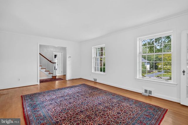 8112 RAYBURN RD, Bethesda, MD 20817