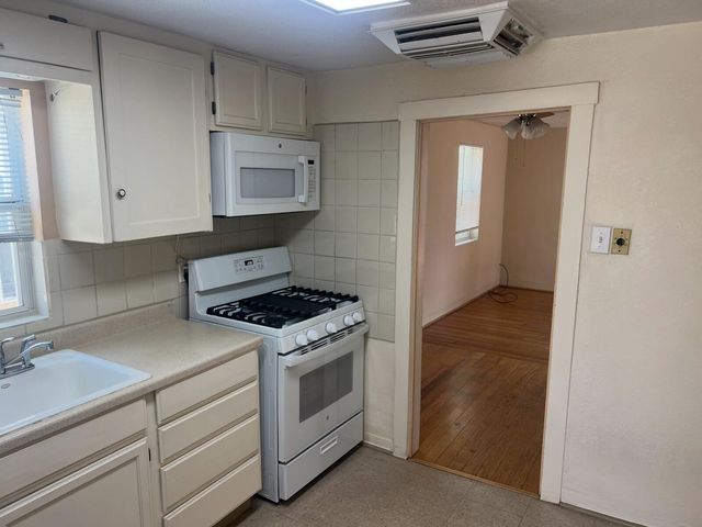 403 Columbia Drive SE, Albuquerque, NM 87106